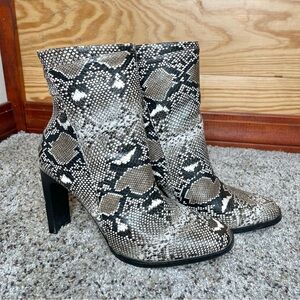 Miss Lola Henley Snakeskin Block Heel Square Toe Booties Boots 7 Black Grey